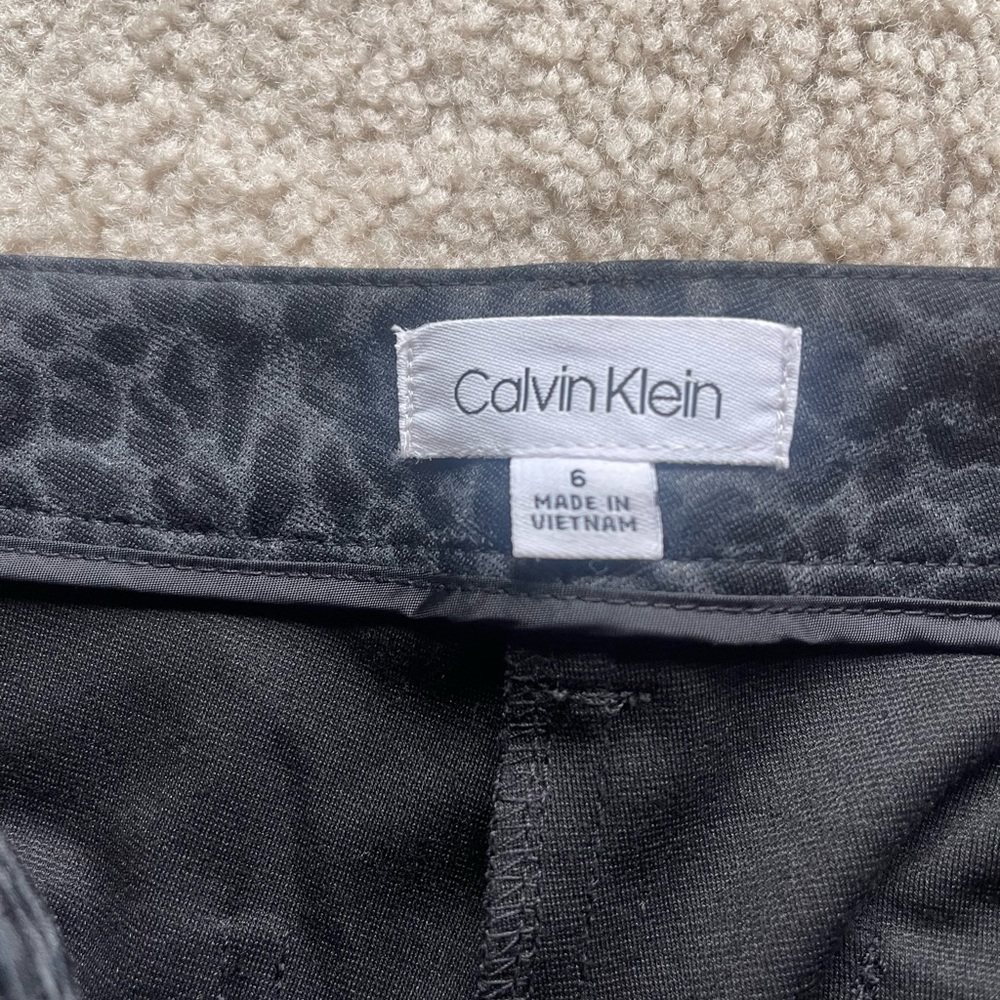 Calvin Klein Patterned Pants *** - Picture 3 of 3